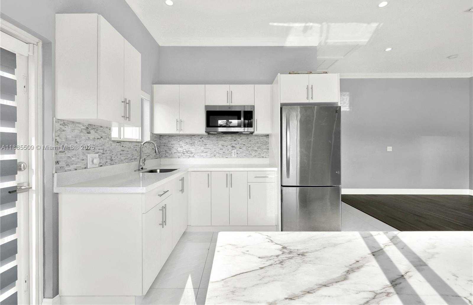 Small Image of 11921 SOUTH WEST 82ND RD, Miami Number 36