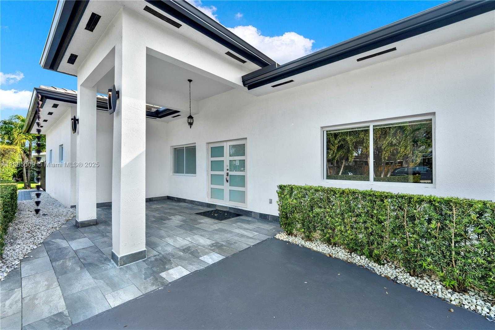 Small Image of 11921 SOUTH WEST 82ND RD, Miami Number 39