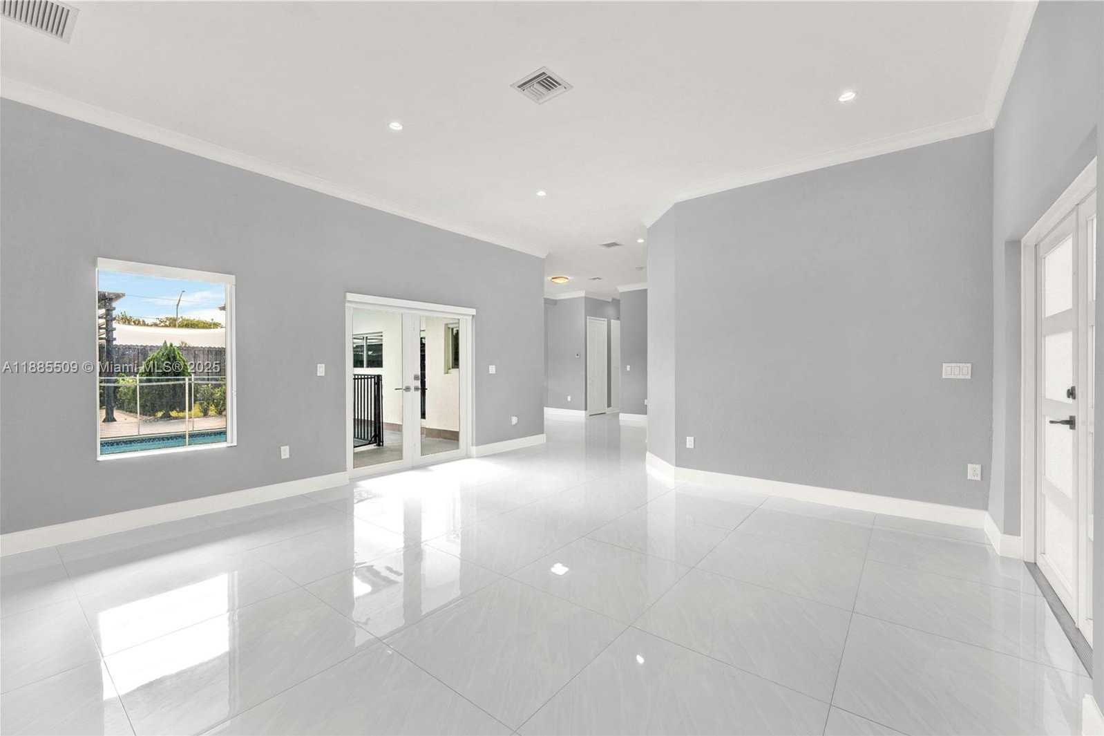 Small Image of 11921 SOUTH WEST 82ND RD, Miami Number 5