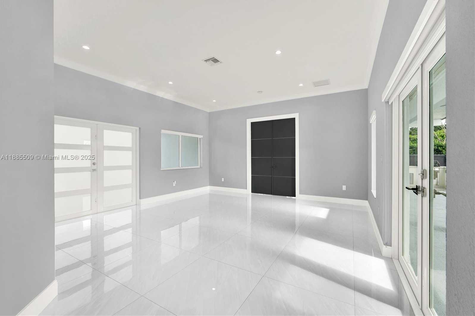 Small Image of 11921 SOUTH WEST 82ND RD, Miami Number 7