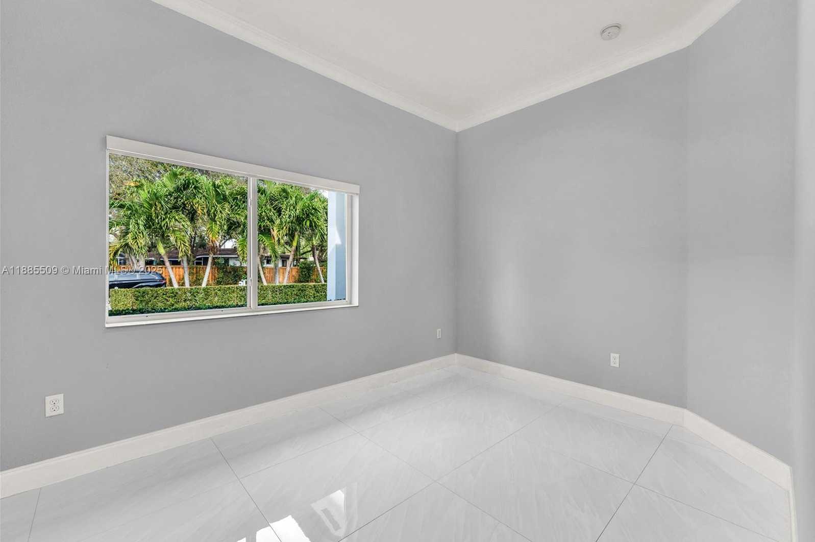 Small Image of 11921 SOUTH WEST 82ND RD, Miami Number 9