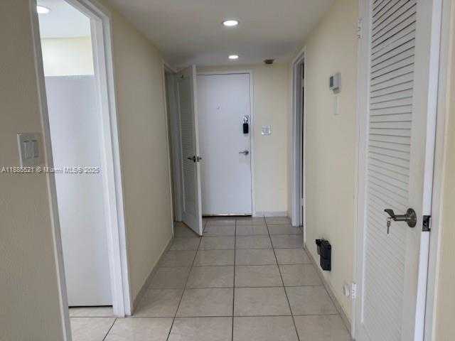 Small Image of 5401 COLLINS AVE #1129, Miami Beach Number 17
