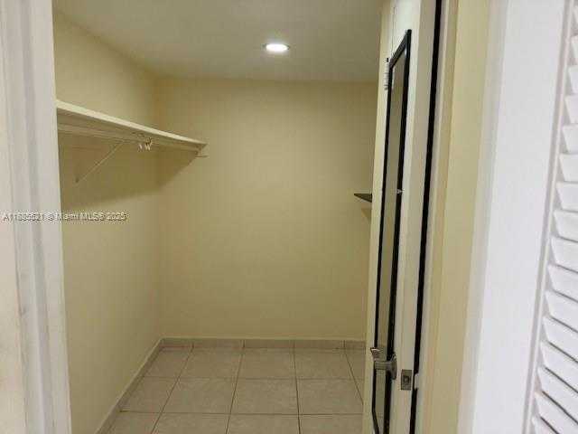 Small Image of 5401 COLLINS AVE #1129, Miami Beach Number 23
