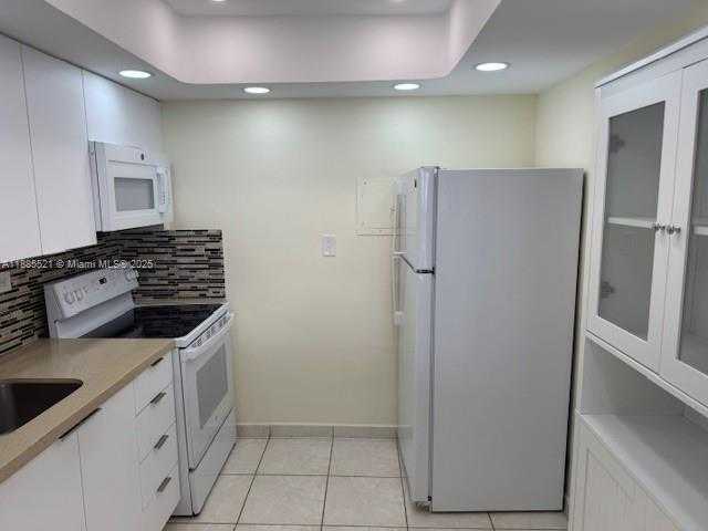 Small Image of 5401 COLLINS AVE #1129, Miami Beach Number 24