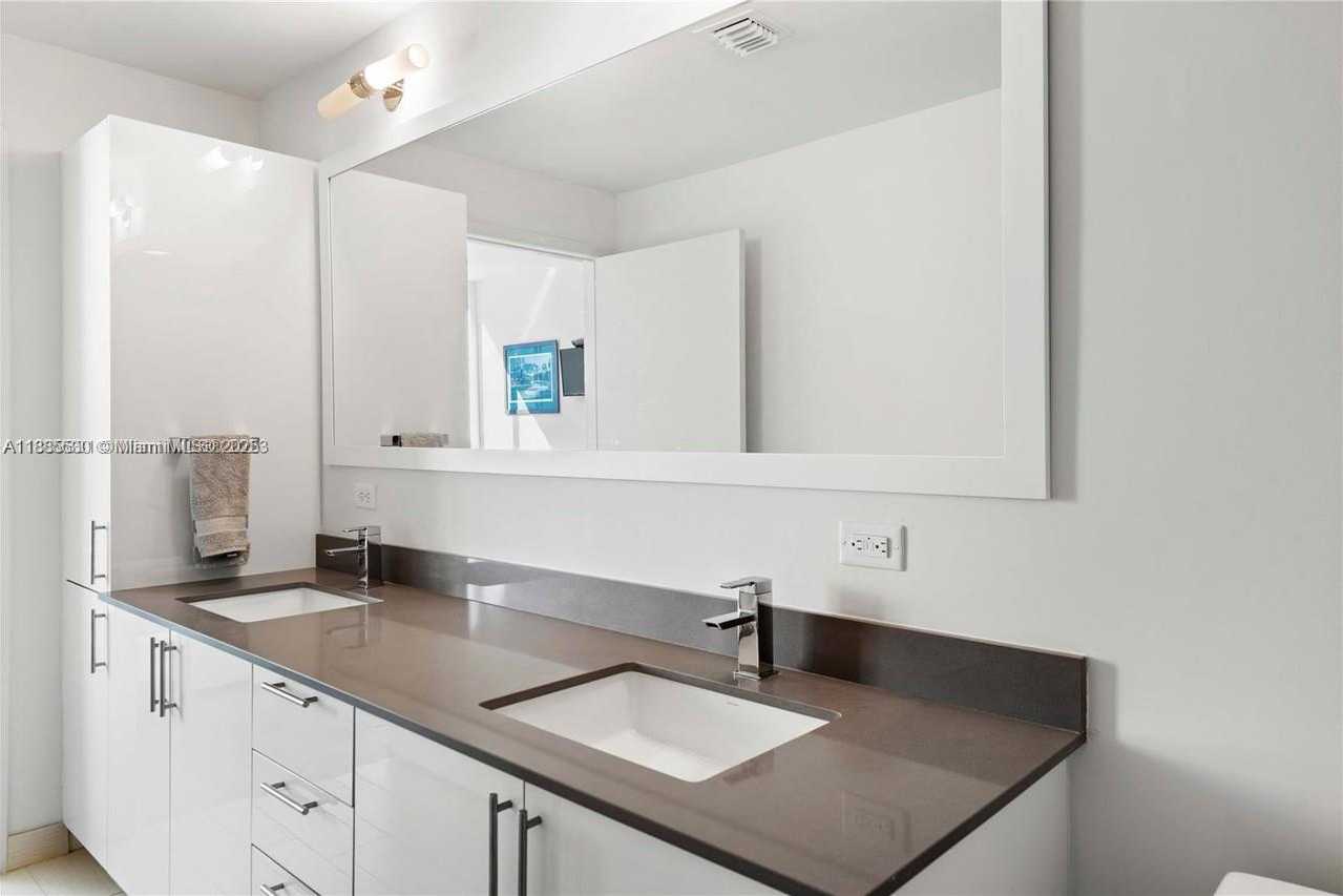 Small Image of 999 SOUTH WEST 1ST AVE #1811, Miami Number 12