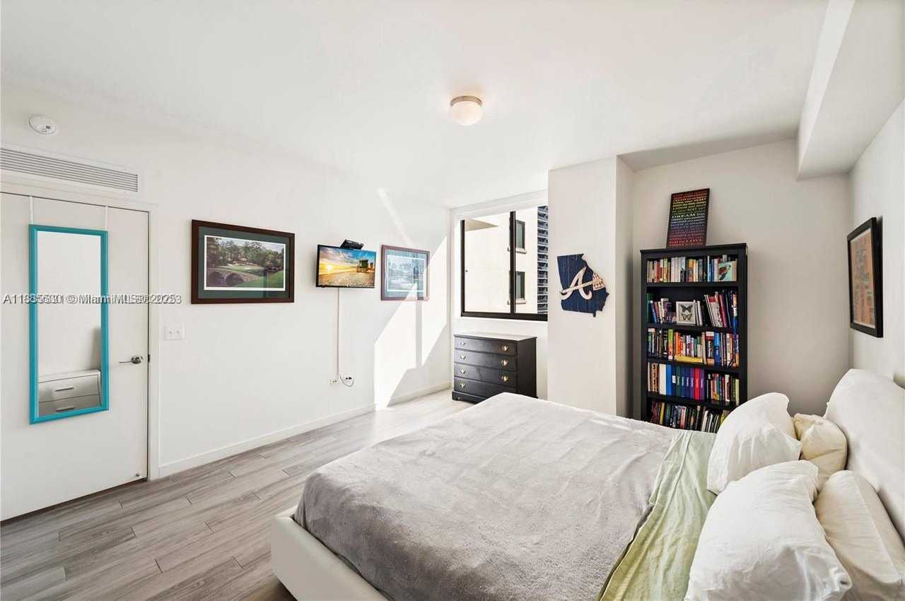 Small Image of 999 SOUTH WEST 1ST AVE #1811, Miami Number 9