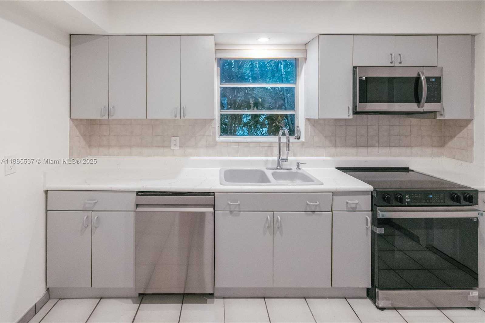 Small Image of 5600 SAN VICENTE ST, Coral Gables Number 10