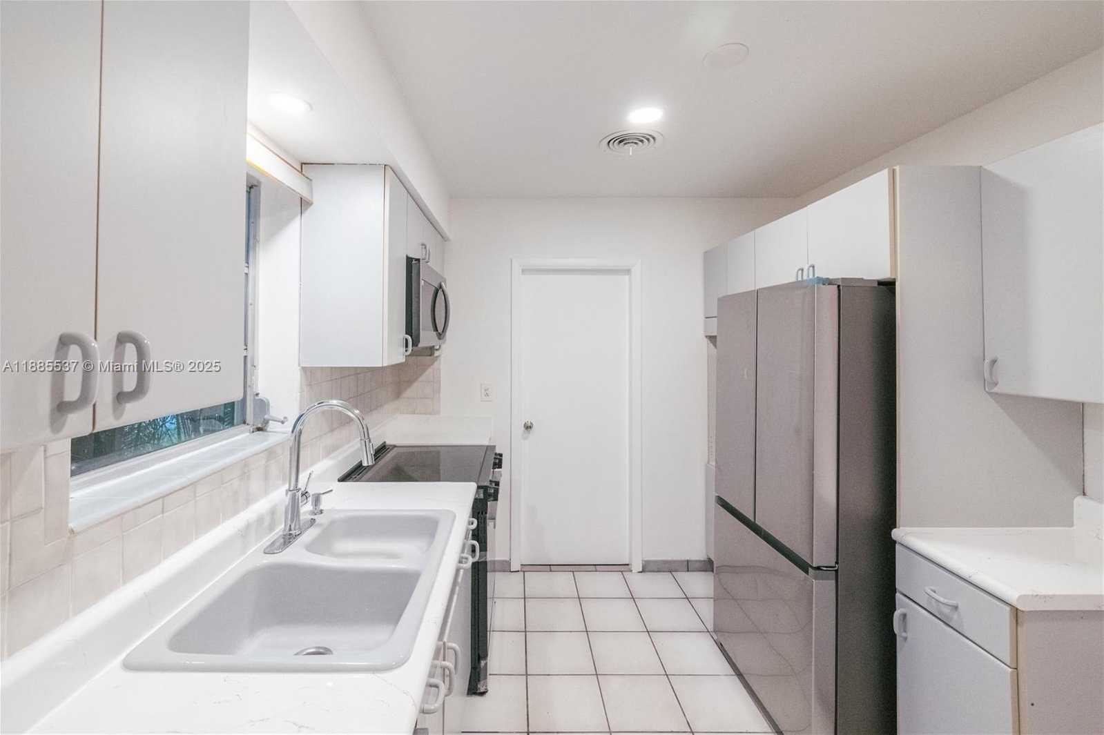 Small Image of 5600 SAN VICENTE ST, Coral Gables Number 11