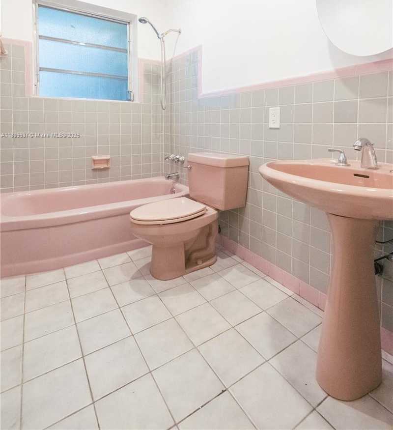 Small Image of 5600 SAN VICENTE ST, Coral Gables Number 14