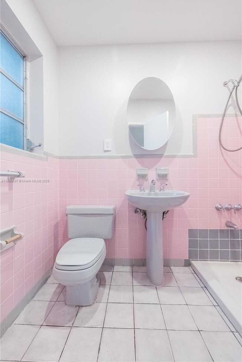 Small Image of 5600 SAN VICENTE ST, Coral Gables Number 21