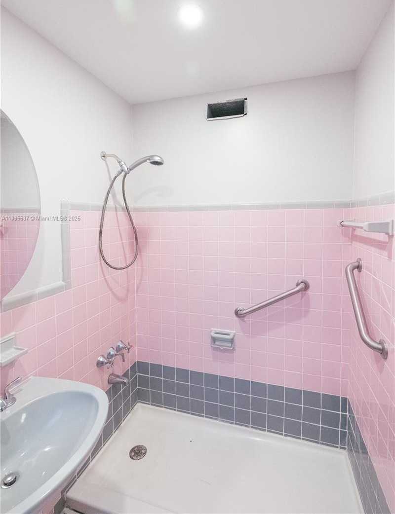 Small Image of 5600 SAN VICENTE ST, Coral Gables Number 22