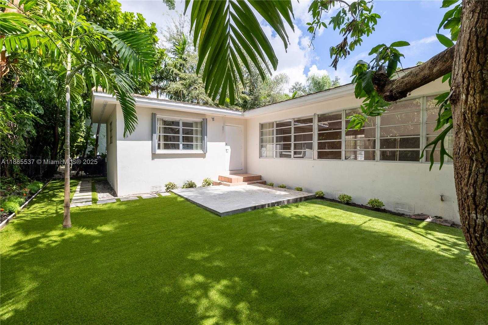 Small Image of 5600 SAN VICENTE ST, Coral Gables Number 23