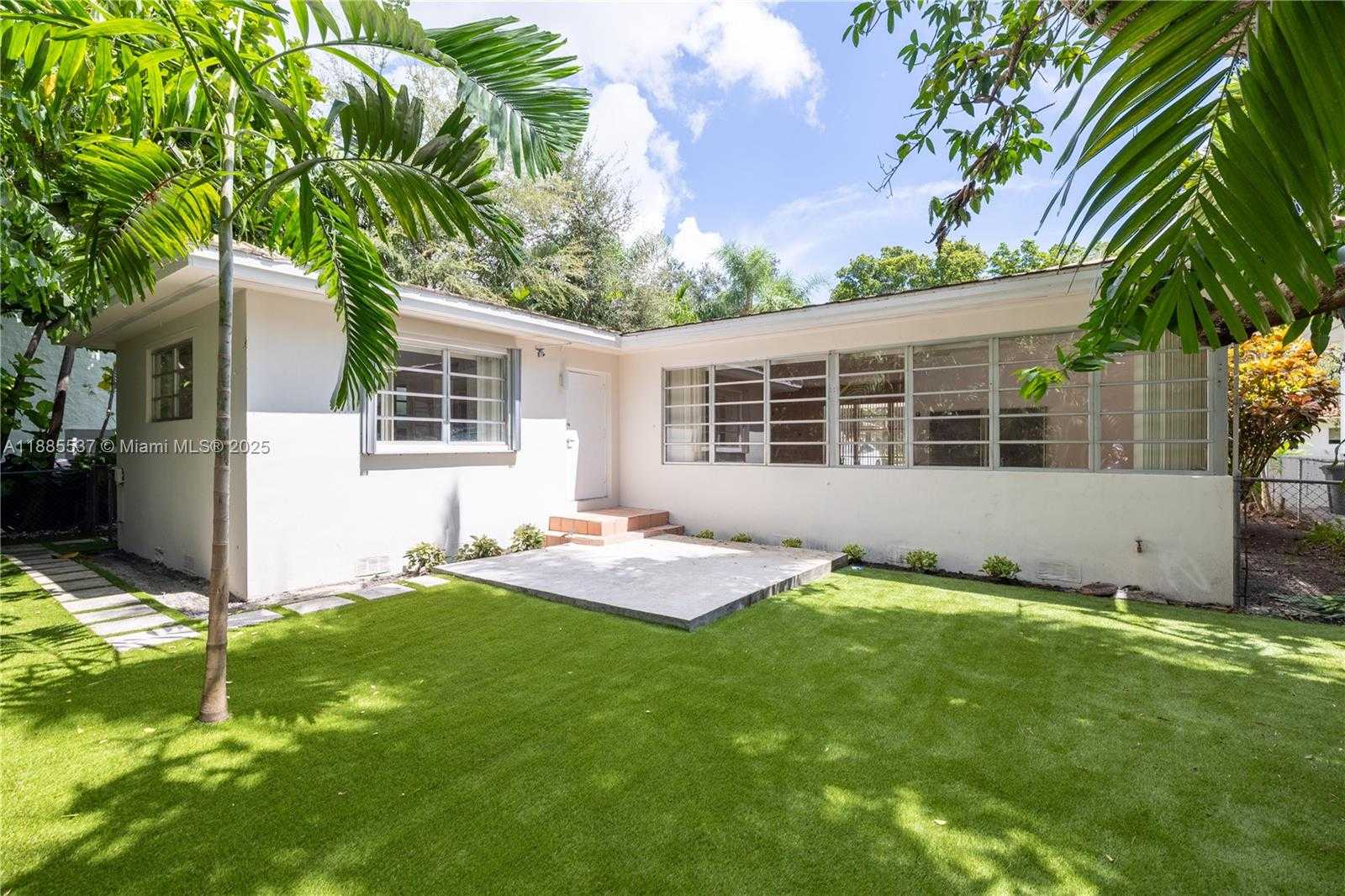 Small Image of 5600 SAN VICENTE ST, Coral Gables Number 24