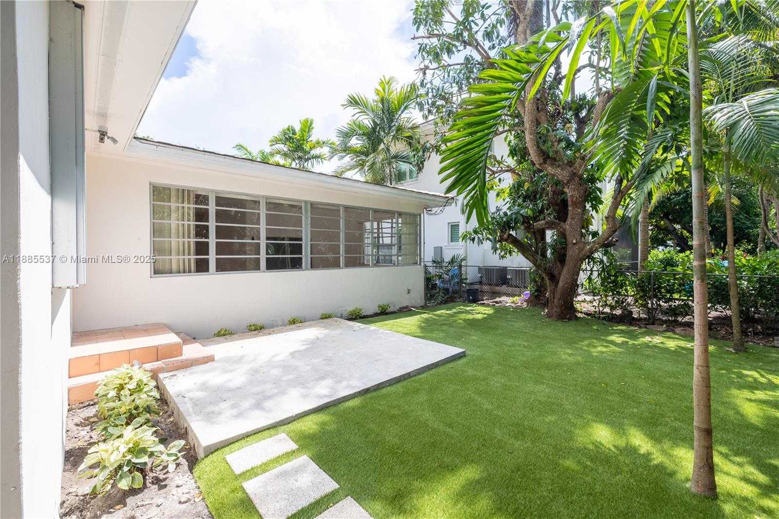 Small Image of 5600 SAN VICENTE ST, Coral Gables Number 25