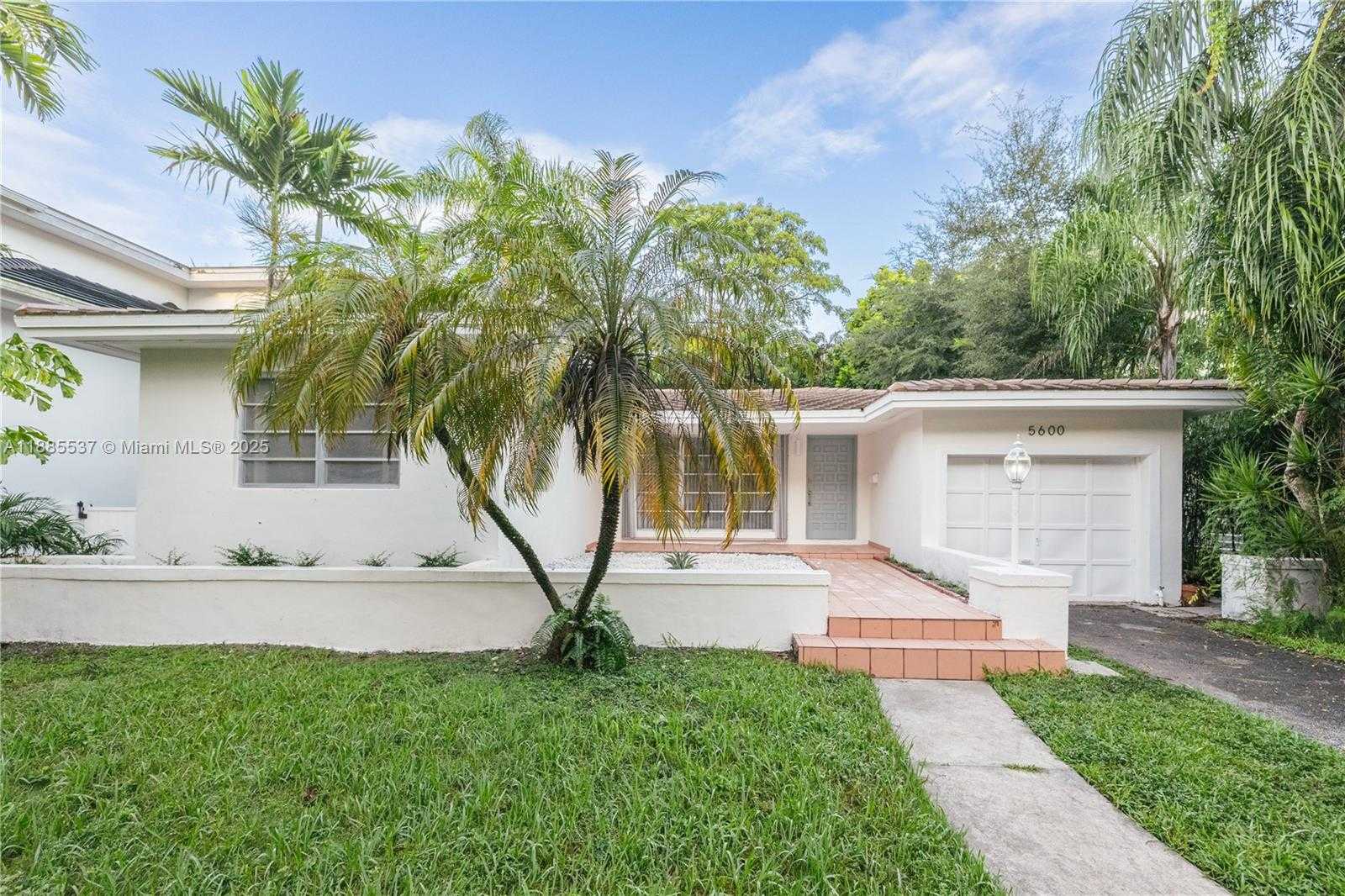 Small Image of 5600 SAN VICENTE ST, Coral Gables Number 3