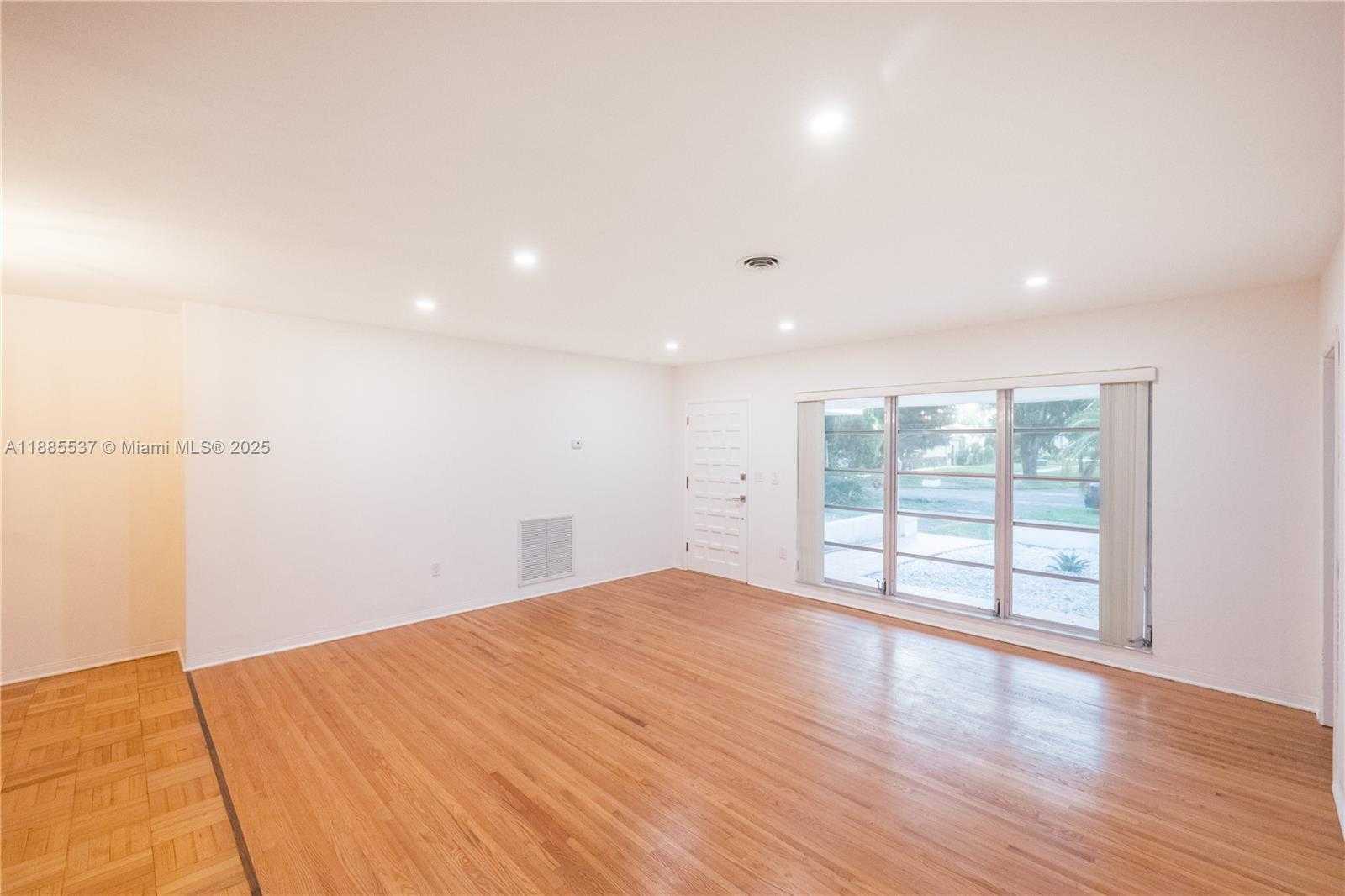 Small Image of 5600 SAN VICENTE ST, Coral Gables Number 7