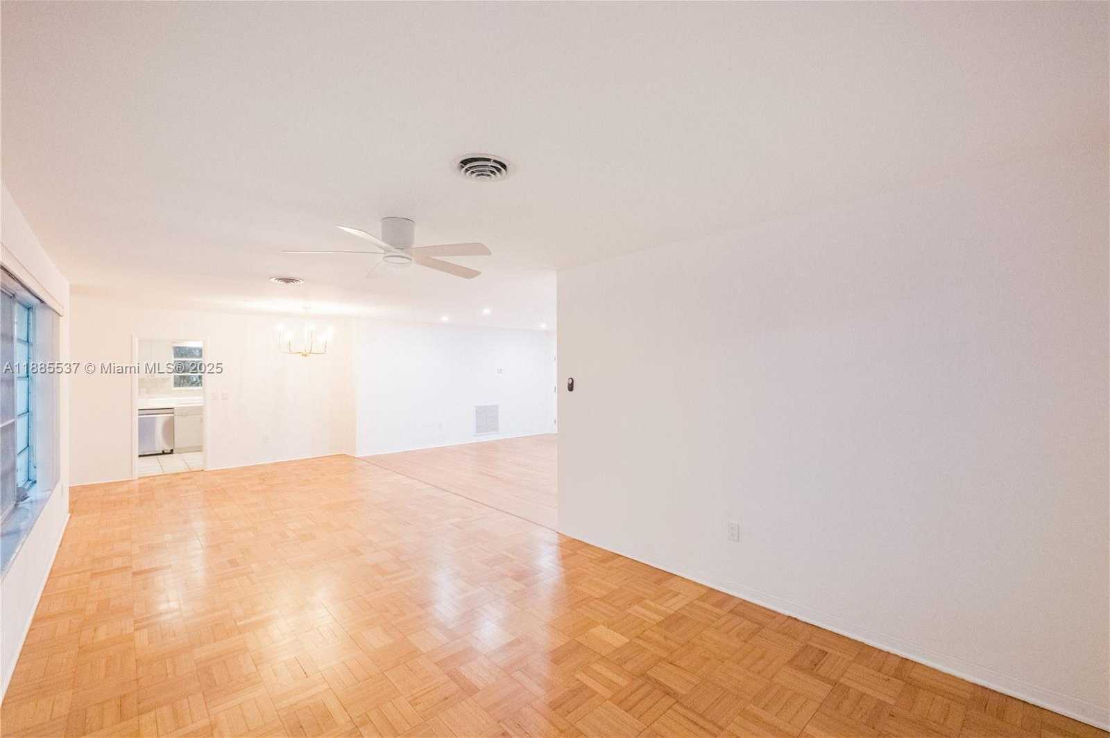 Small Image of 5600 SAN VICENTE ST, Coral Gables Number 9