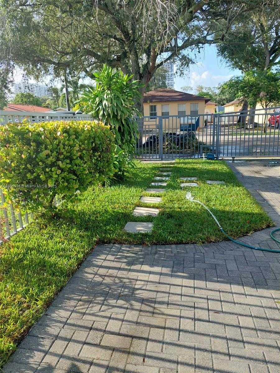 Small Image of 2839 SOUTH WEST 25TH TER #2839, Miami Number 28