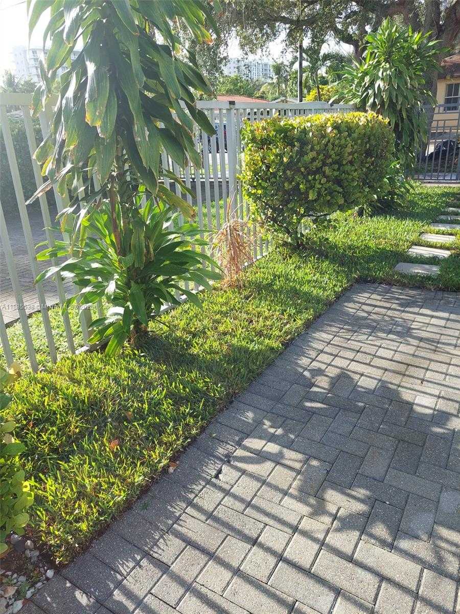 Small Image of 2839 SOUTH WEST 25TH TER #2839, Miami Number 29