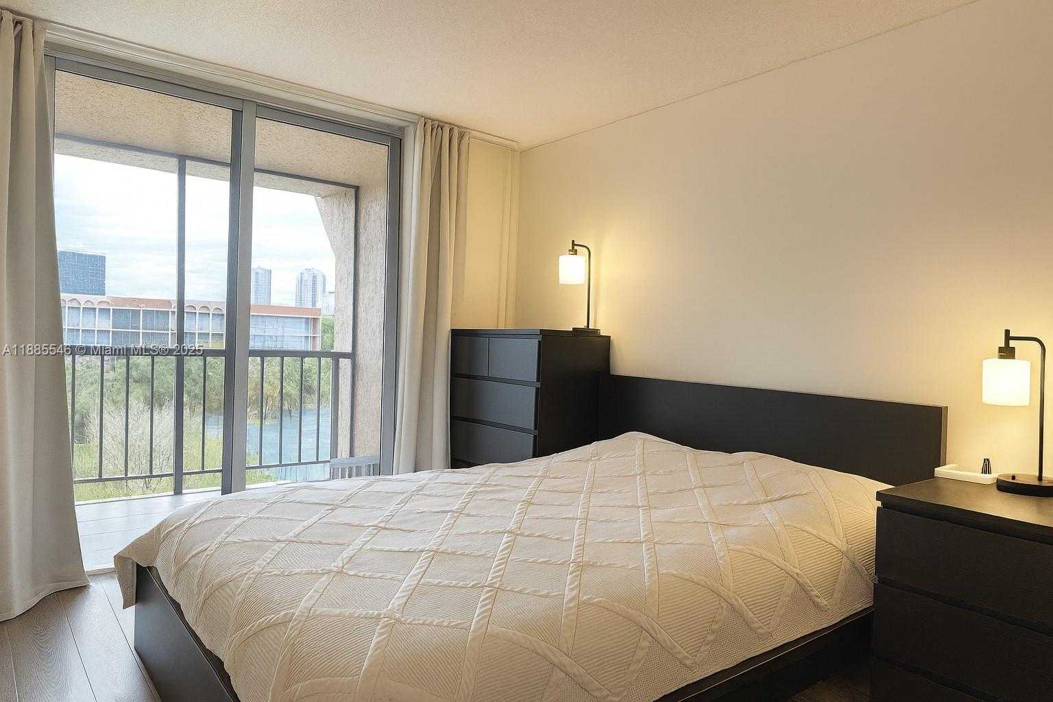 Small Image of 2001 ATLANTIC SHORES BLVD #510, Hallandale Beach Number 10