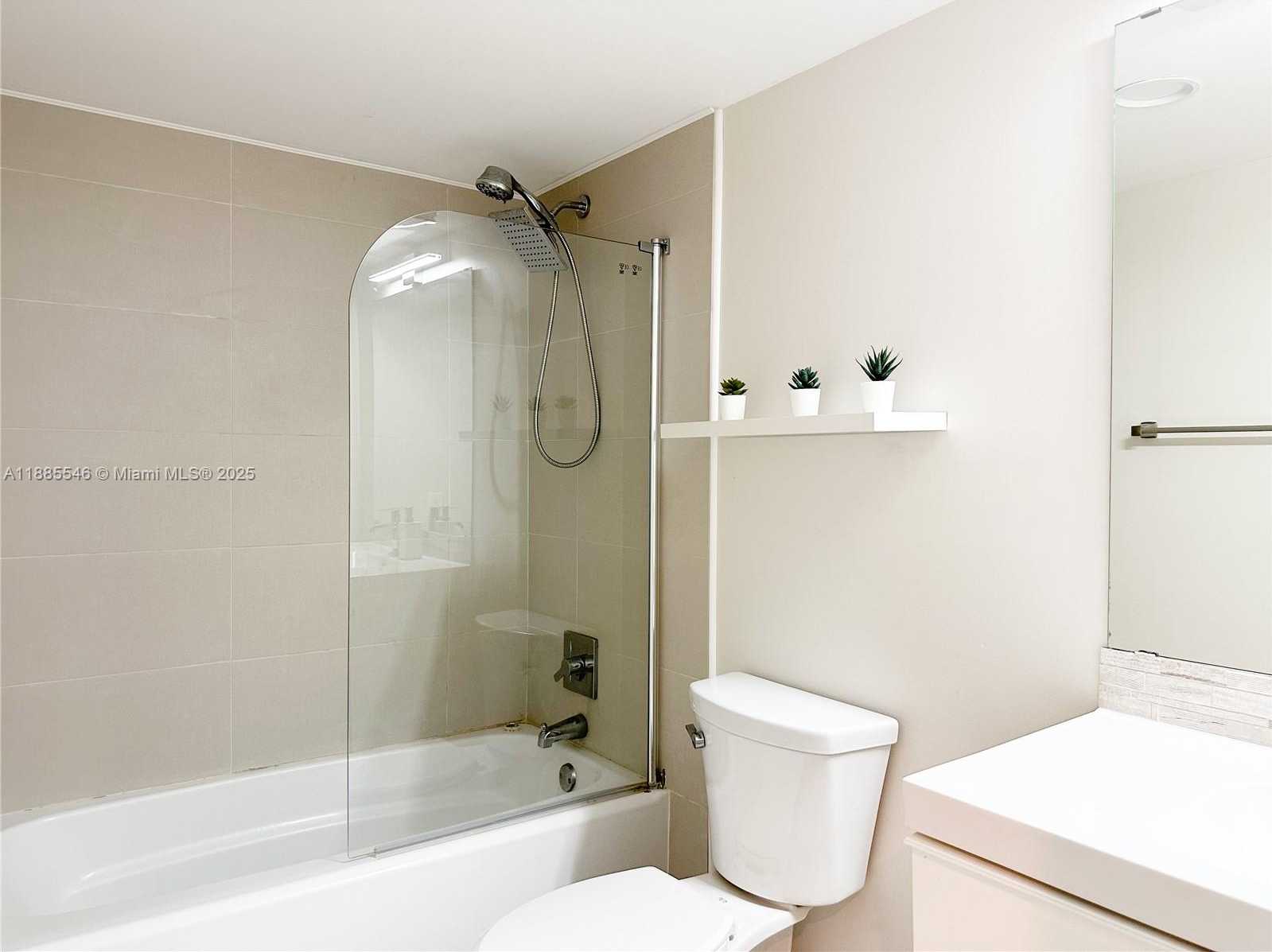 Small Image of 2001 ATLANTIC SHORES BLVD #510, Hallandale Beach Number 11
