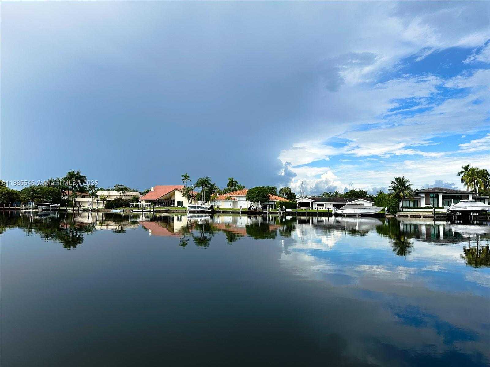 Small Image of 2001 ATLANTIC SHORES BLVD #510, Hallandale Beach Number 15