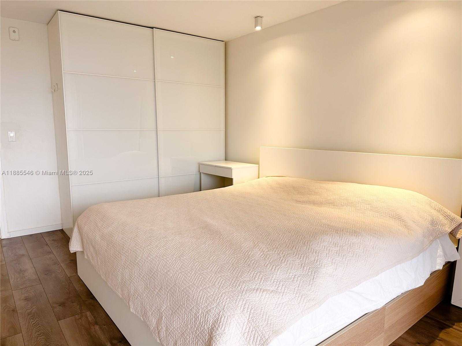 Small Image of 2001 ATLANTIC SHORES BLVD #510, Hallandale Beach Number 7