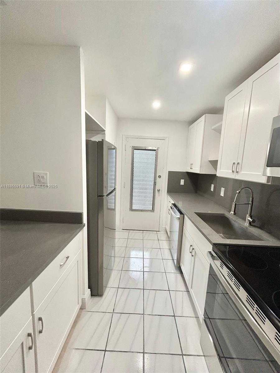 Small Image of 1431 SOUTH 14TH AVE #104, Hollywood Number 2