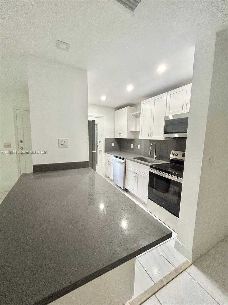 Small Image of 1431 SOUTH 14TH AVE #104, Hollywood Number 3