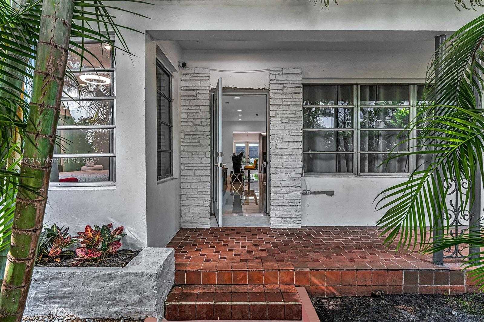 Small Image of 1000 10TH ST, Miami Beach Number 2