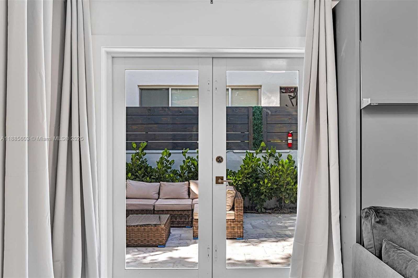 Small Image of 1000 10TH ST, Miami Beach Number 35