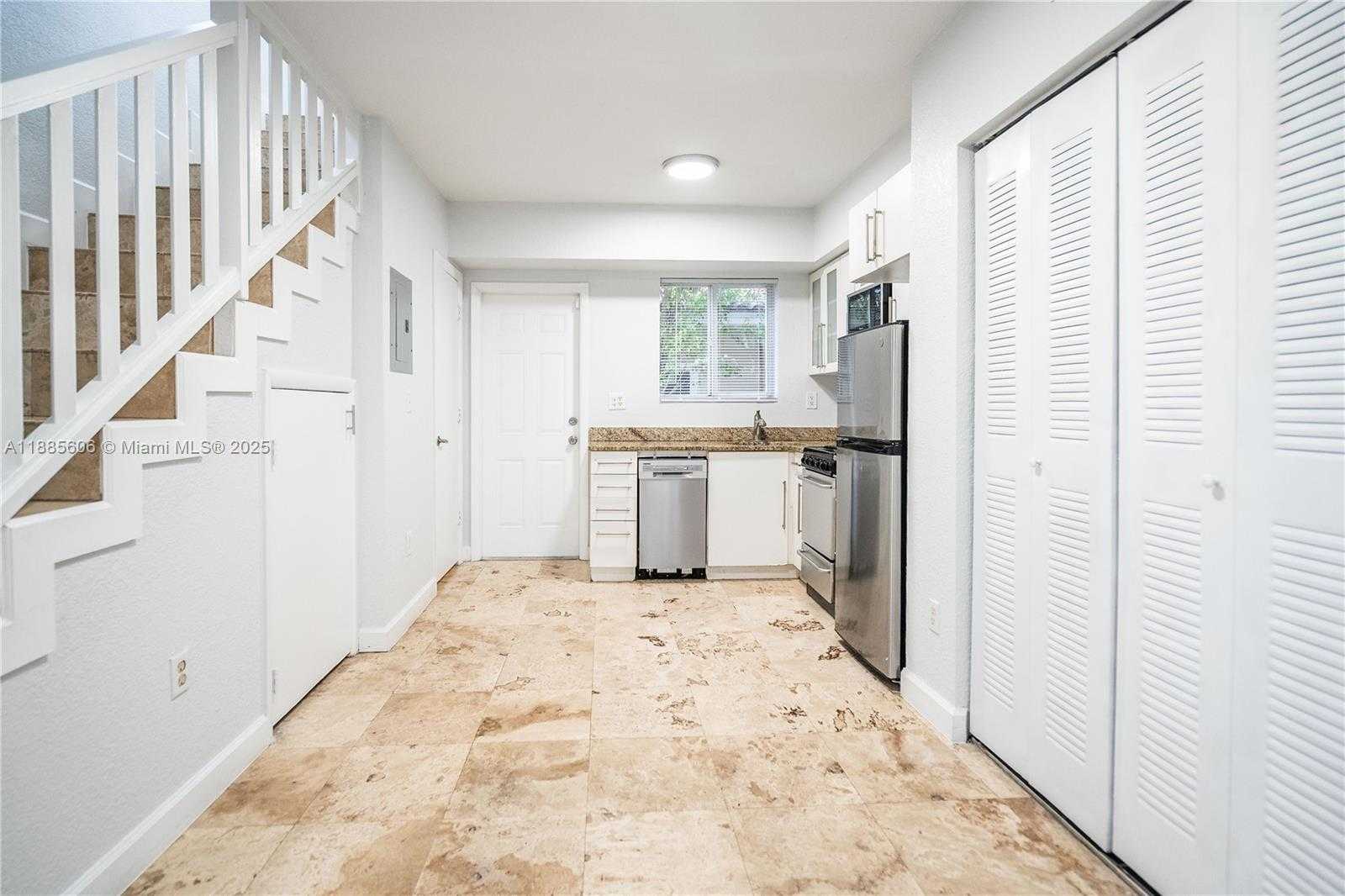 Small Image of 2180 BAY DR #1A, Miami Beach Number 6