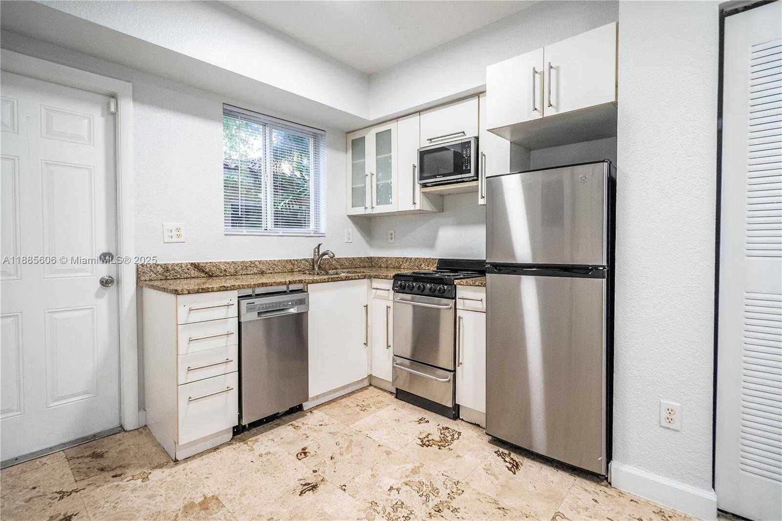 Small Image of 2180 BAY DR #1A, Miami Beach Number 7