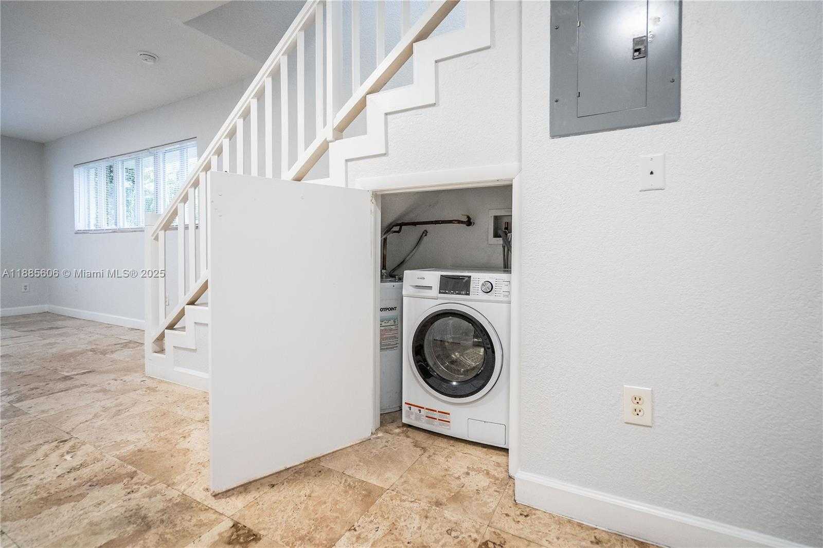 Small Image of 2180 BAY DR #1A, Miami Beach Number 8