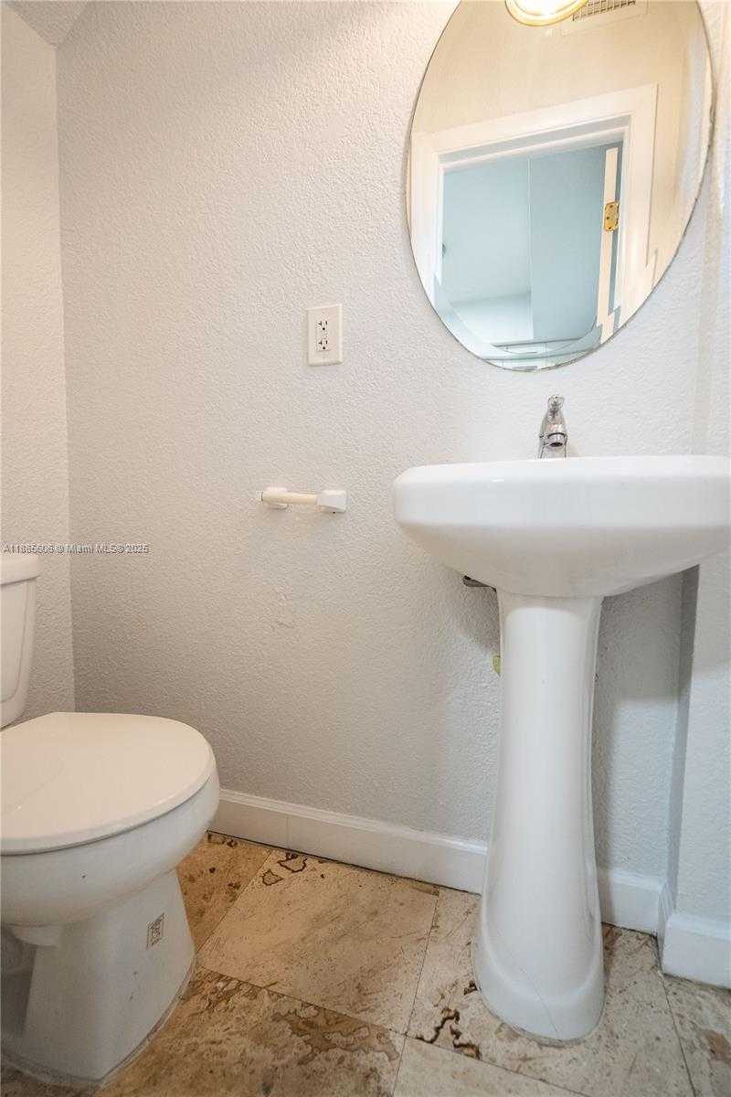 Small Image of 2180 BAY DR #1A, Miami Beach Number 9