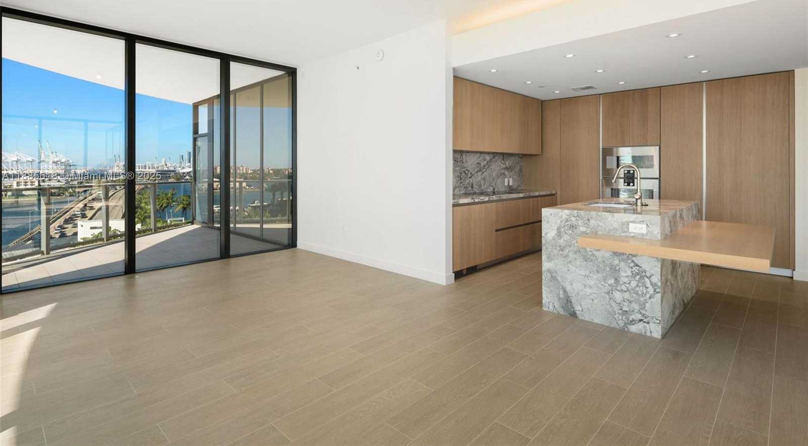Small Image of 500 ALTON #1001, Miami Beach Number 32