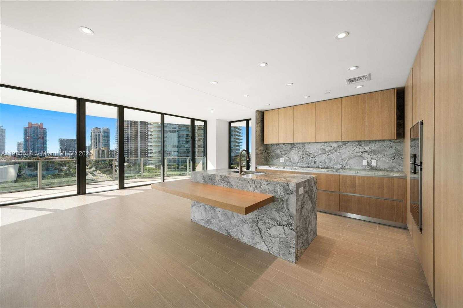 Small Image of 500 ALTON #1001, Miami Beach Number 38