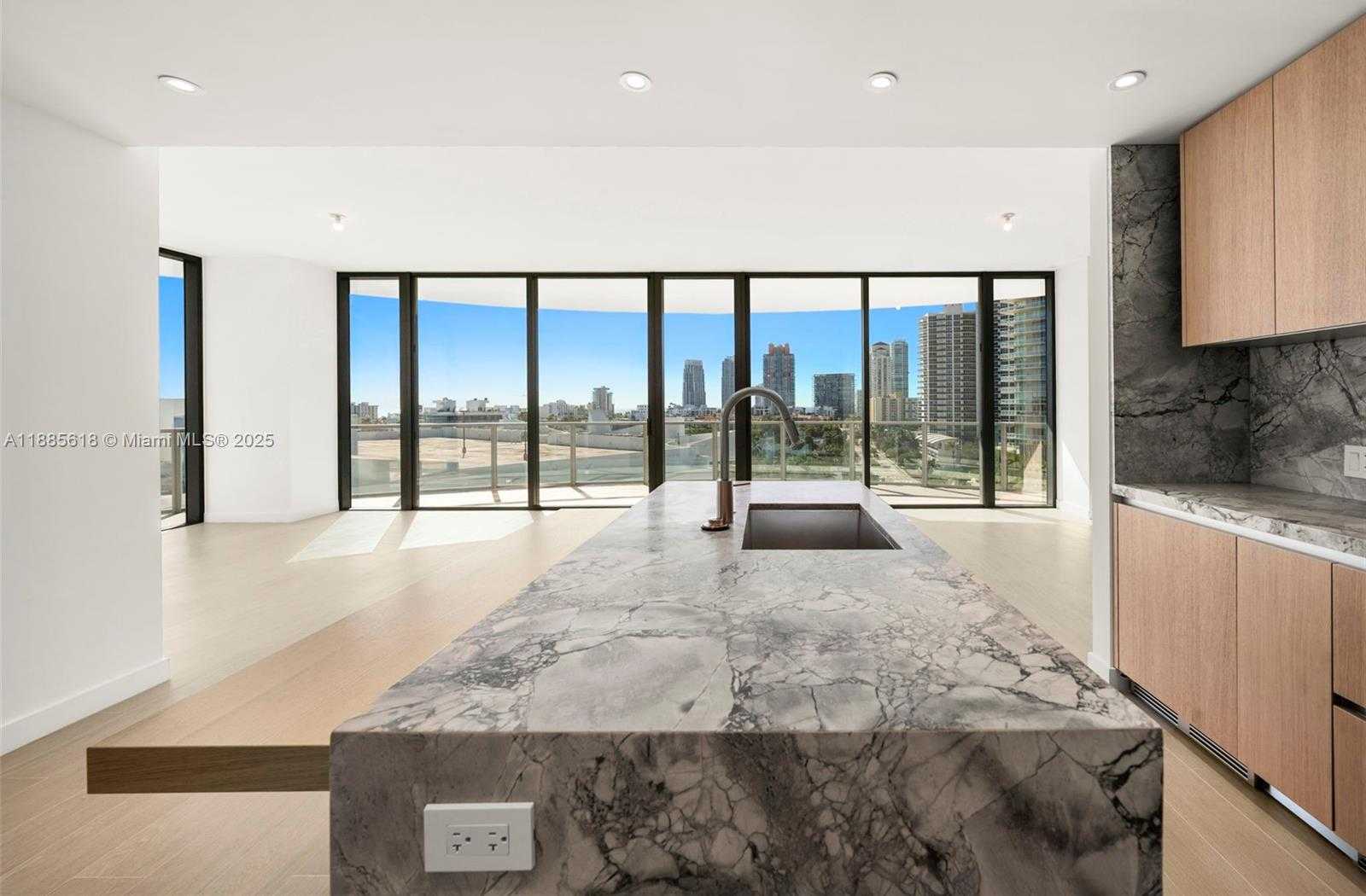 Small Image of 500 ALTON #1001, Miami Beach Number 4