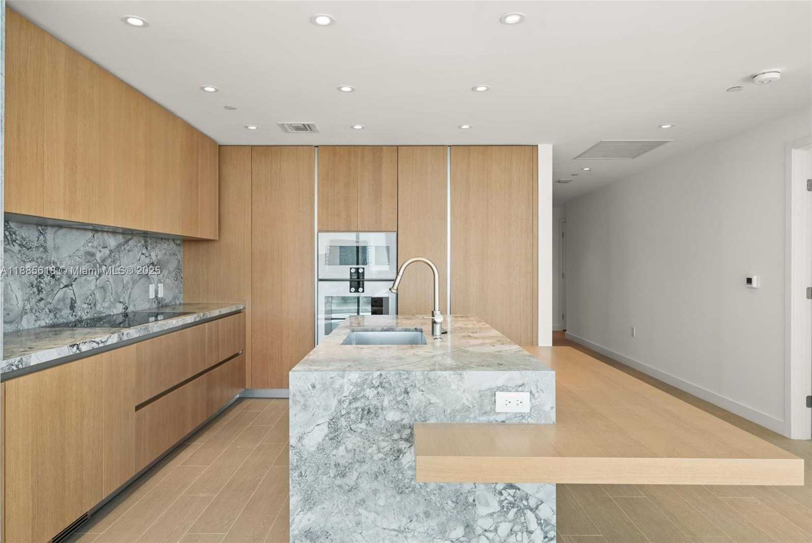 Small Image of 500 ALTON #1001, Miami Beach Number 40