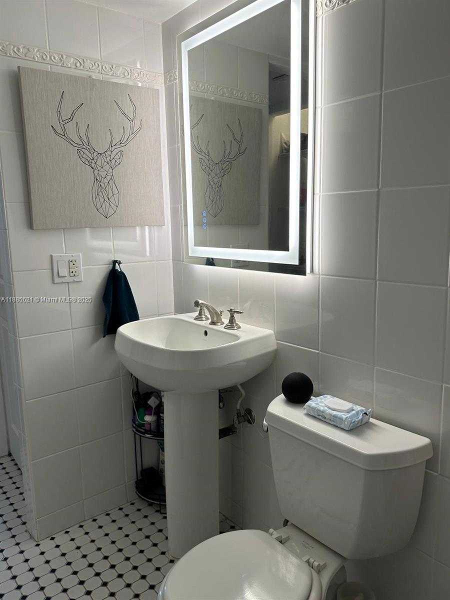 Small Image of 600 NORTH EAST 36TH ST #2002, Miami Number 17