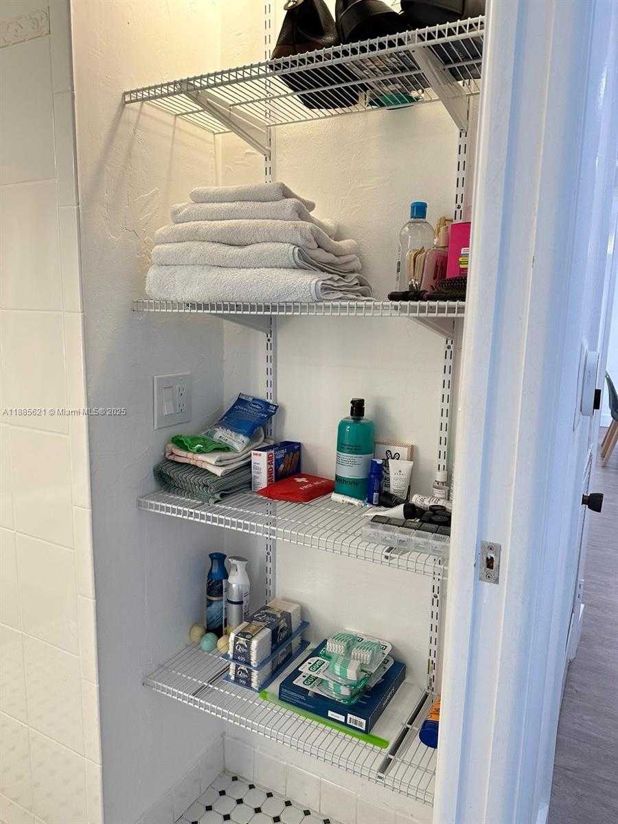 Small Image of 600 NORTH EAST 36TH ST #2002, Miami Number 19