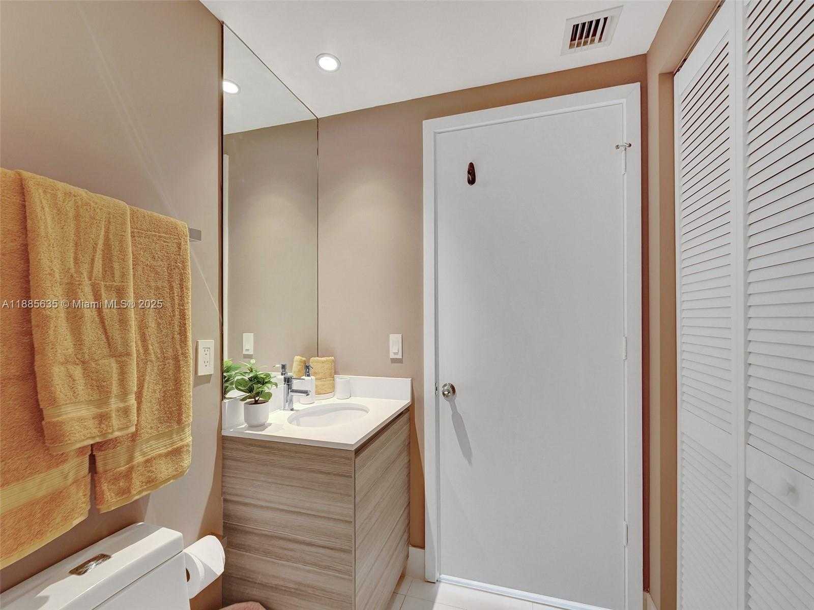 Small Image of 121 NORTH EAST 34TH ST #2106A, Miami Number 23