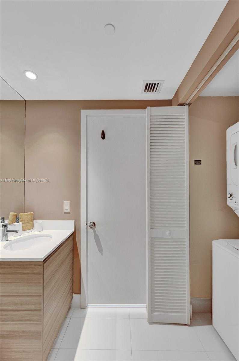 Small Image of 121 NORTH EAST 34TH ST #2106A, Miami Number 31