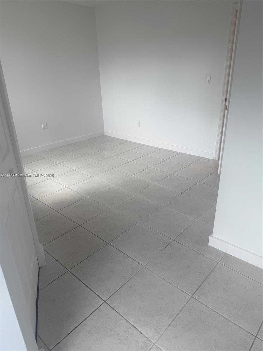 Small Image of Miami Number 11