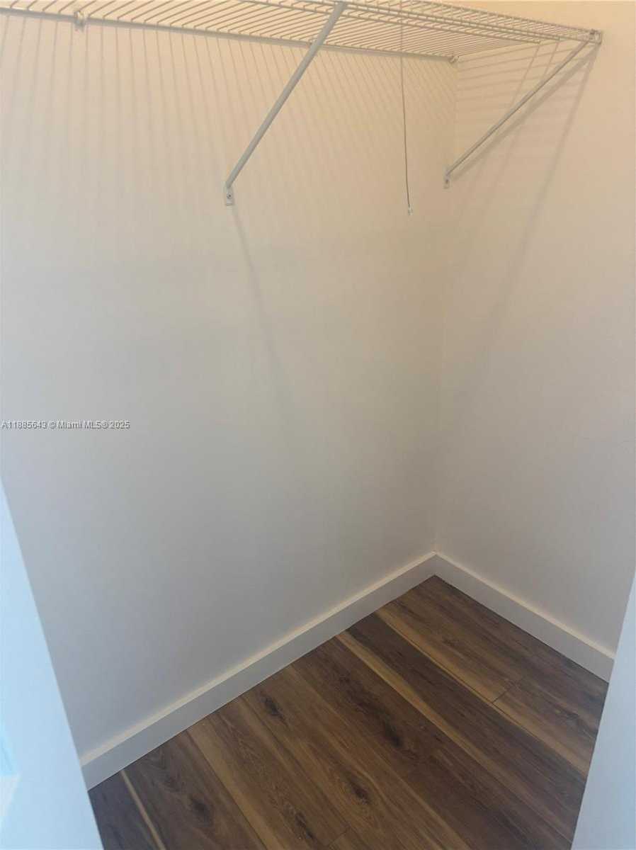 Small Image of Miami Number 13