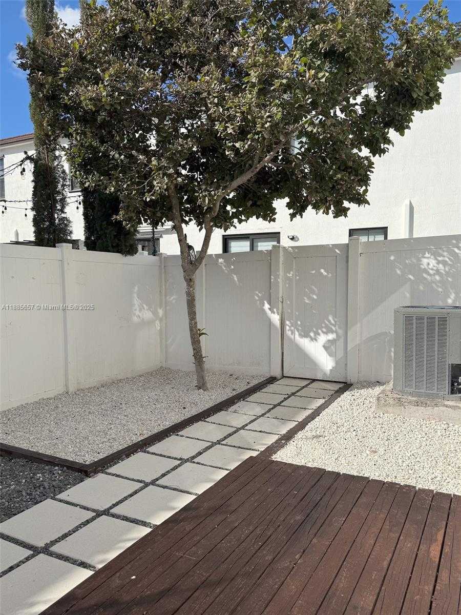 Small Image of 10436 WEST 34TH CT #10436, Hialeah Number 14