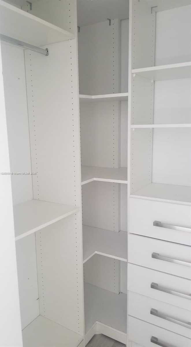 Small Image of 45 SOUTH WEST 9TH ST #3607, Miami Number 4