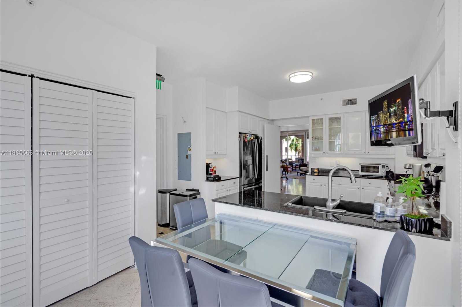 Small Image of 737 CRANDON BLVD #PH-1, Key Biscayne Number 25