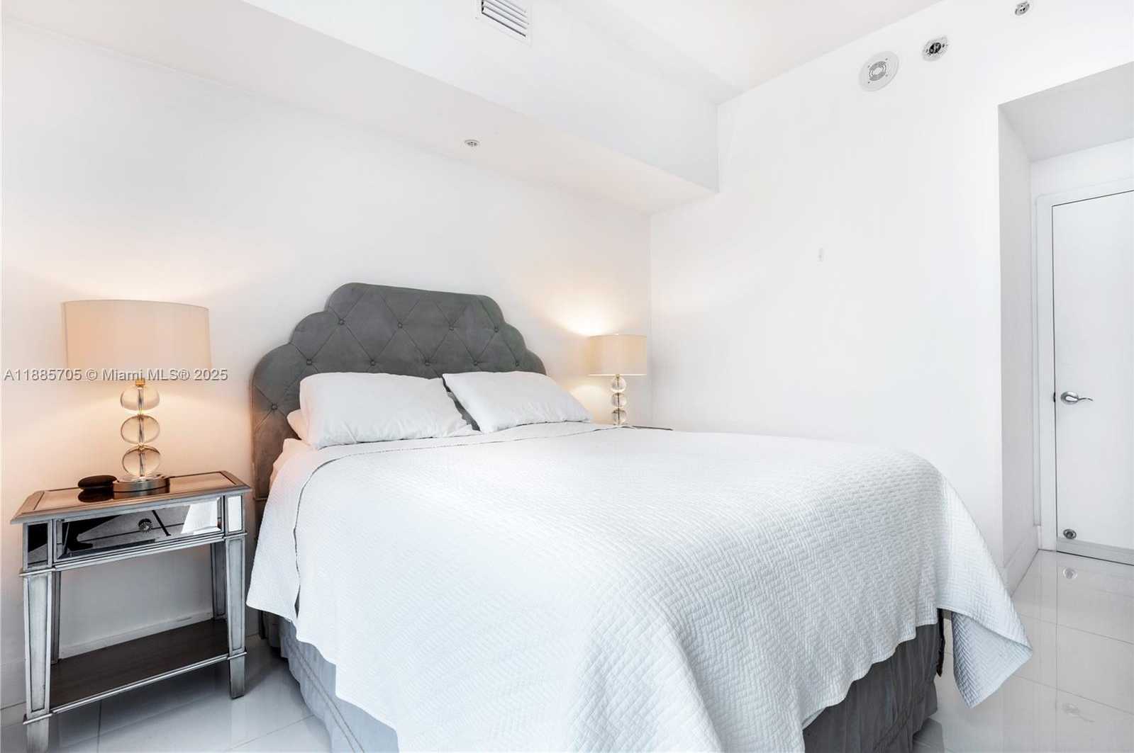 Small Image of 244 BISCAYNE BLVD #4604, Miami Number 10