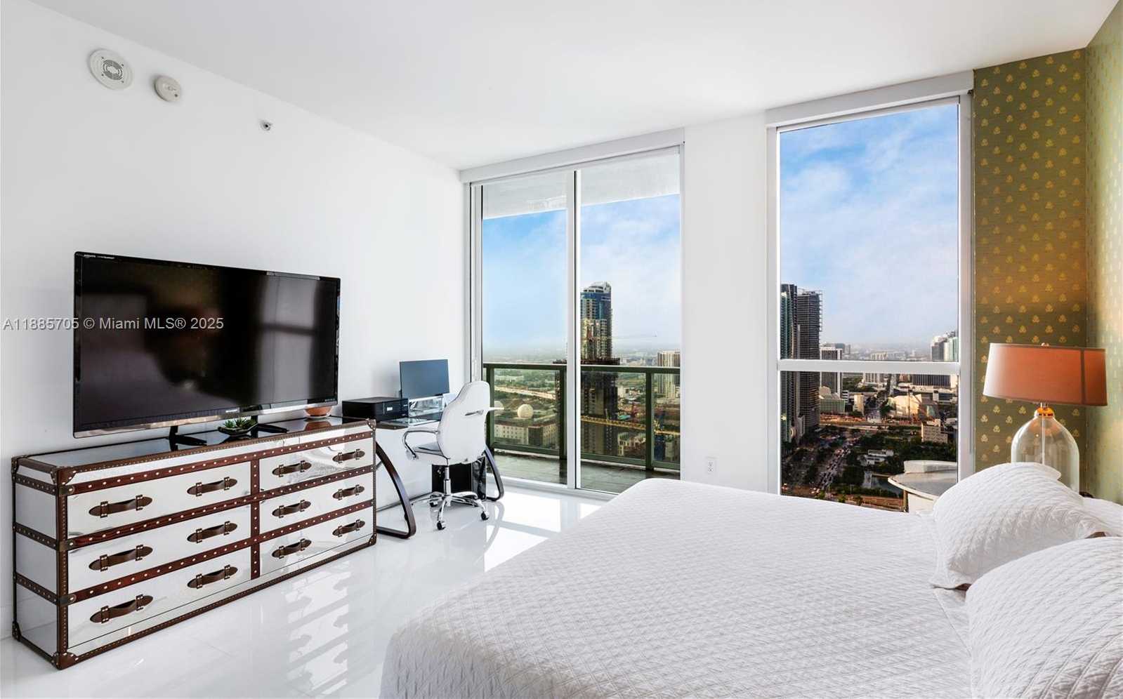 Small Image of 244 BISCAYNE BLVD #4604, Miami Number 18
